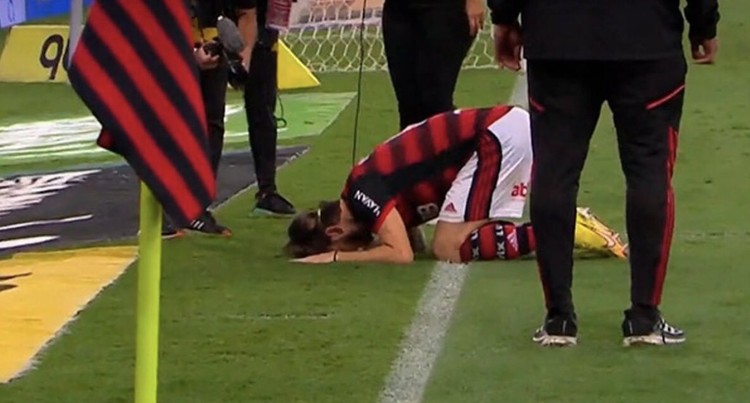 Leo Pereira depois do tetracampeonato rubro-negro na Copa do Brasil