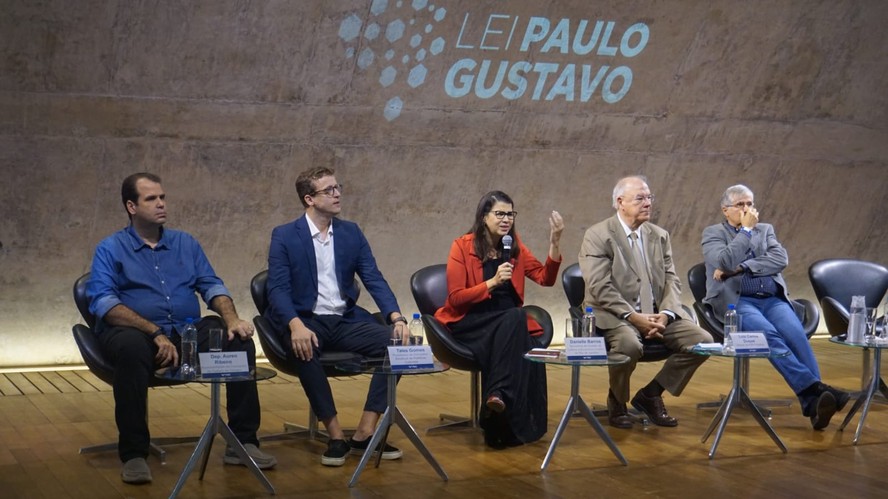 Deputado Aureo Ribeiro; Tales Gomes, do Conselho de Cultura do RJ; Secretária Estadual de Cultura, Danielle Barros; Luiz Duque, diretor da FGV Projetos; Henilton Menezes, secretário do Ministério