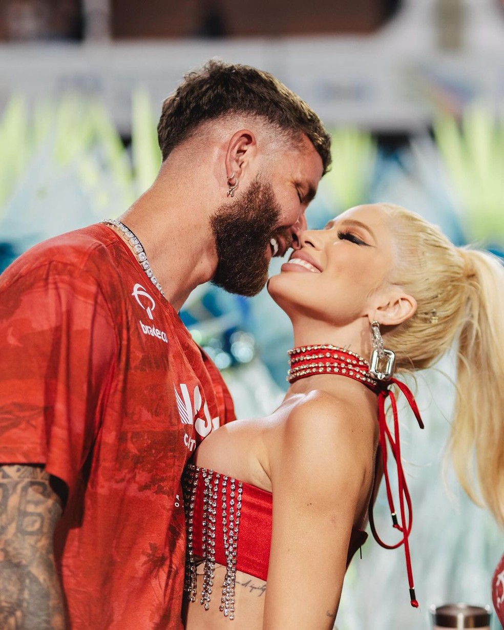 Karoline Lima surgiu em clima de romance com Léo Pereira no Carnaval — Foto: Reprodução Instagram