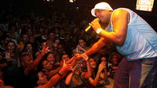 MC Marcinho durante show no Castelo das Pedras — Foto: Hudson Pontes