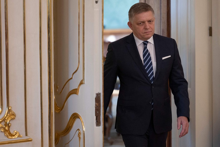 Robert Fico, premier da Eslováquia, encabeça gabinete apontado como pró-Rússia