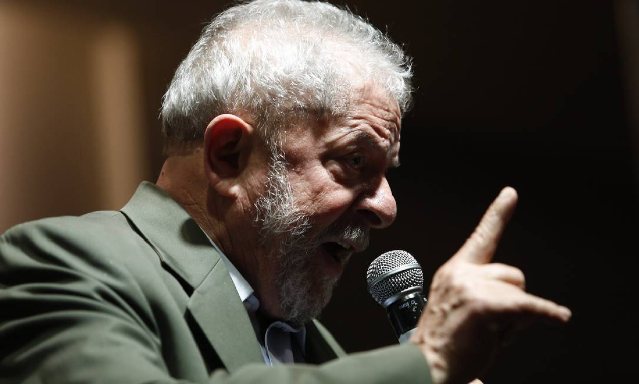 OPERAÇÃO ZELOTES - A quarta denúncia contra Lula é aceita pela 10ª Vara Federal de Brasília. Desta vez, o caso é referente à Operação Zelotes, em dezembro de 2016. Procuradores afirmam que Lula integrou um esquema que vendia a promessa de que ele poderia interferir junto ao governo da então presidente Dilma Rousseff para beneficiar o grupo CAOA — Foto: Edilson Dantas / O Globo