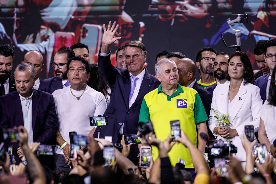 Bolsonaro participa de ato de filiação do senador Izalci