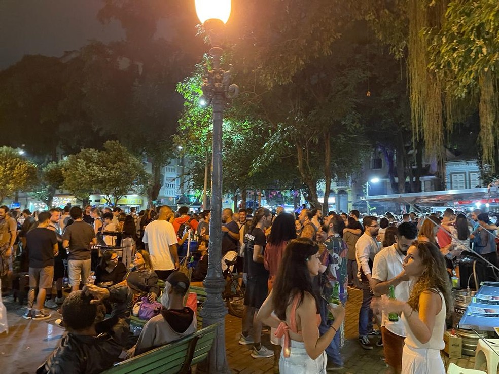 Ocupação. Moradores e pessoas de outros bairros costumam se reunir na praça — Foto: Divulgação