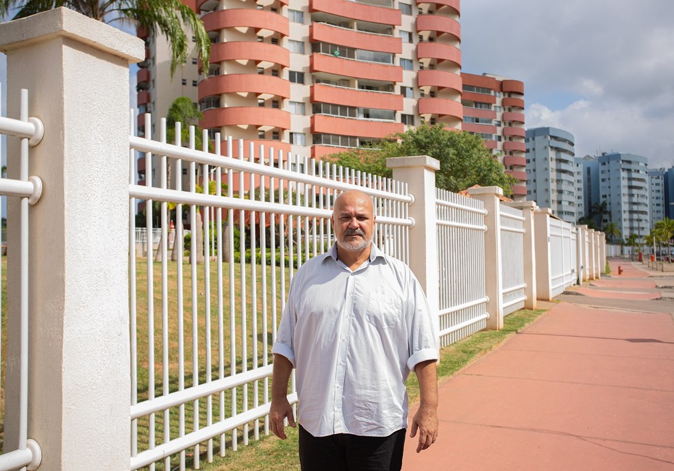 Marco Antônio de Sousa, presidente da Associação de Condomínios da Vila PanAmericana (Acvpan), acredita que as demandas da região serão mais bem atendidas — Foto: Beatriz Orle/Agência O Globo