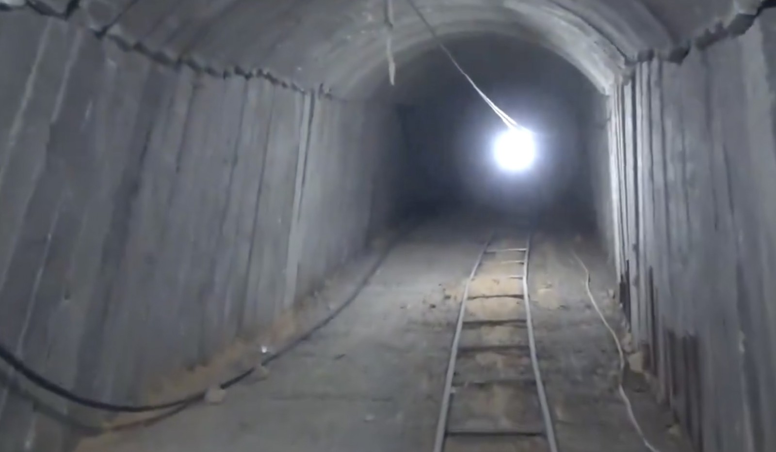 Entrada do maior túnel subterrâneo descoberto na Faixa de Gaza — Foto: @IDF