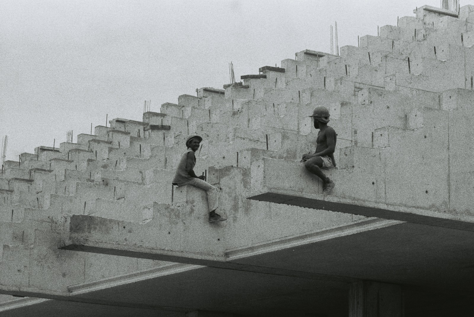 Obras de construção do Sambódromo entre outubro de 1983 e fevereiro de 1984 — Foto: Renato Velasco