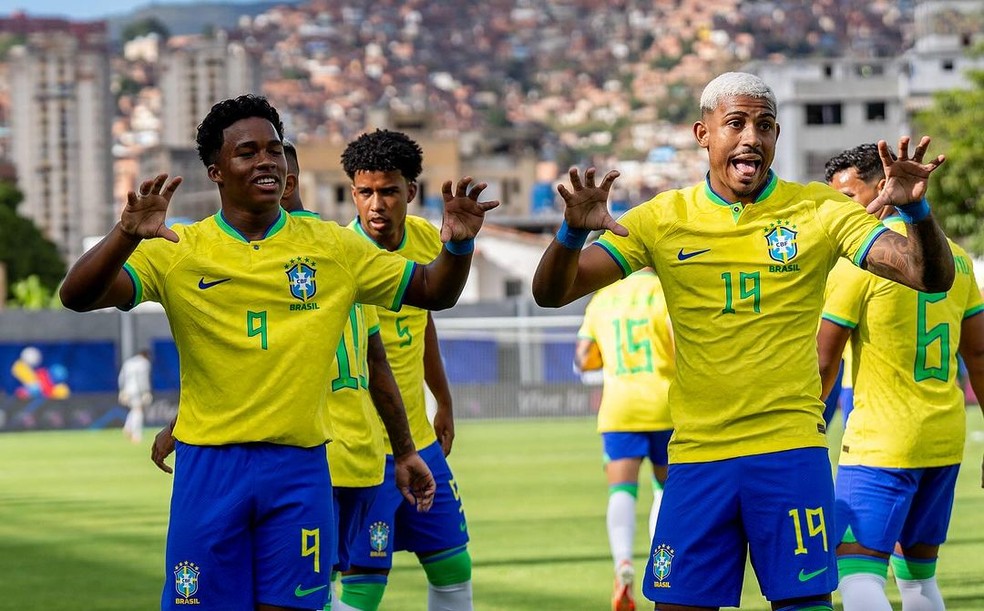 Endrick e John Kennedy em estreia do Pré-Olímpico de futebol — Foto: Reprodução Instagram