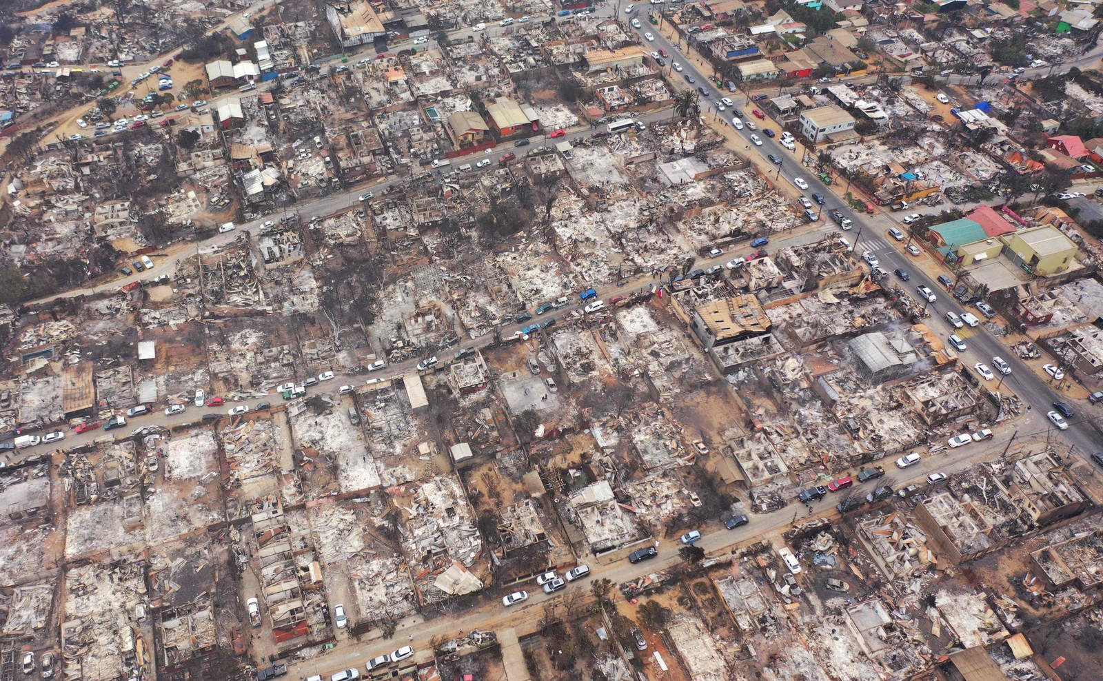 Vista aérea de incêndios florestais no Chile — Foto: RODRIGO ARANGUA / AFP