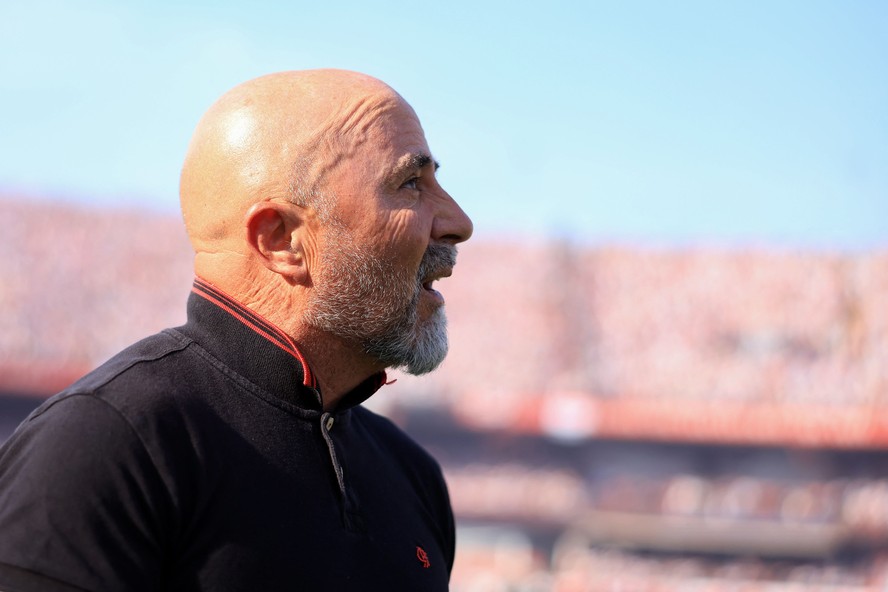 O técnico argentino do Flamengo, Jorge Sampaoli, durante a partida de volta da Copa do Brasil entre Flamengo e São Paulo, no estádio do Morumbi, em São Paulo