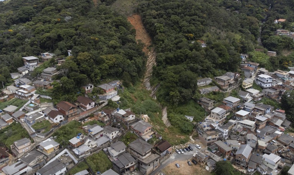 Deslizamentos no bairro Chácara Flora: nenhuma obra de contenção foi feita até agora — Foto: Márcia Foletto