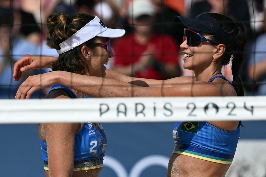 Barbara Seixas De Freitas (L) e Carolina Solberg Salgado. Vôlei de Praia. Jogos de Paris 2024