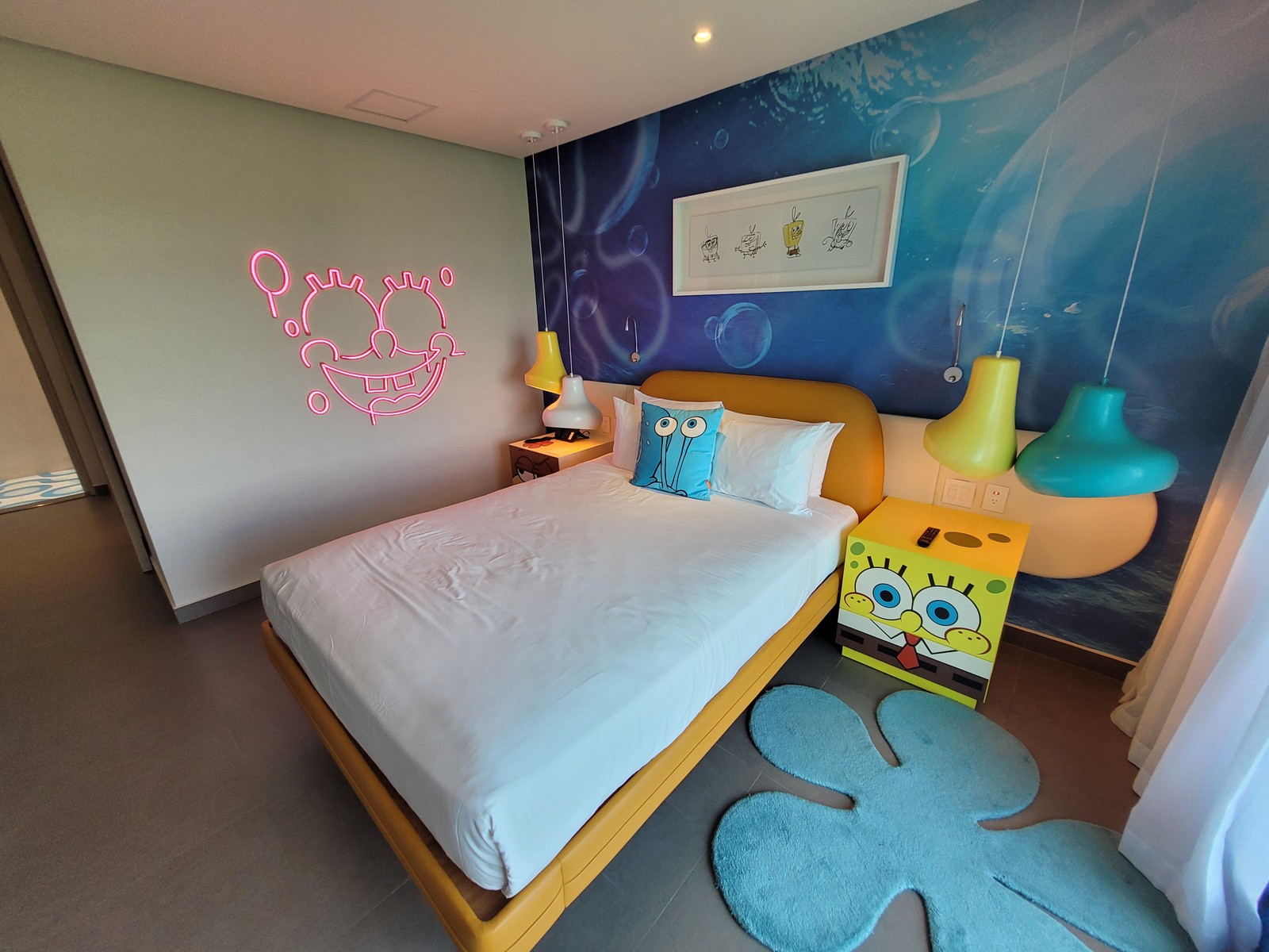 Um dos quartos da Pineapple Suite, com decoração inspirada em Bob Esponja, no Nickelodeon Hotel & Resort Riviera Maya — Foto: Eduardo Maia / O Globo