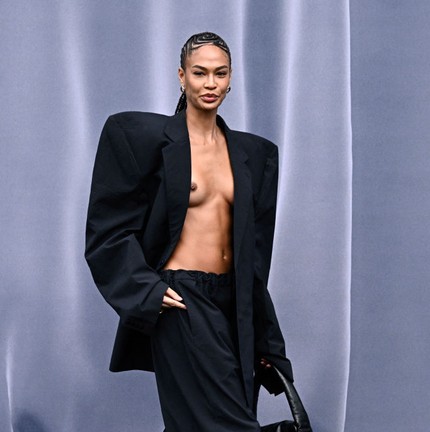 Joan Smalls na Balenciaga — Foto: Getty Images