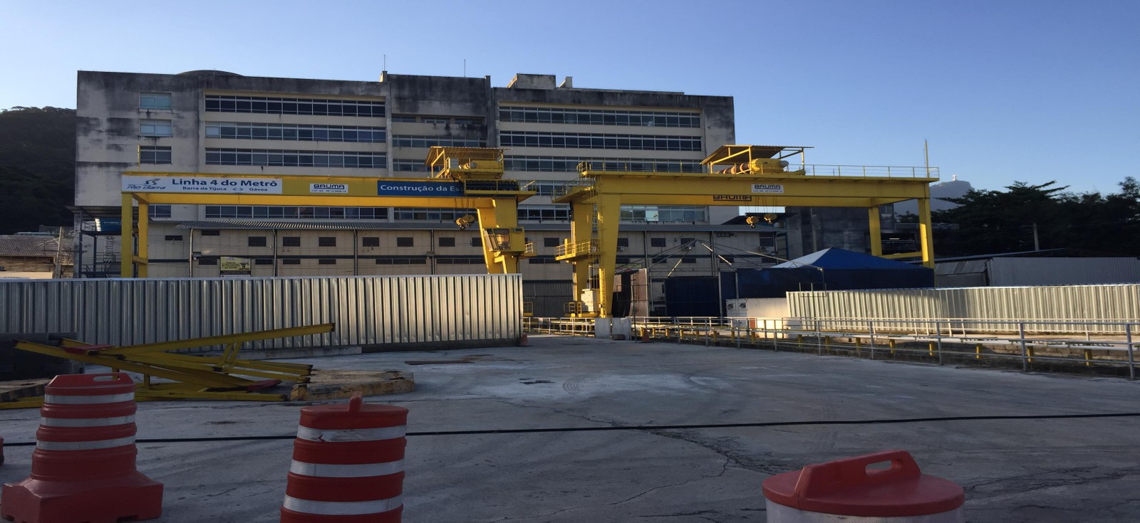 Galpão de obras da estação Gávea tem equipamentos não instalados — Foto: Divulgação