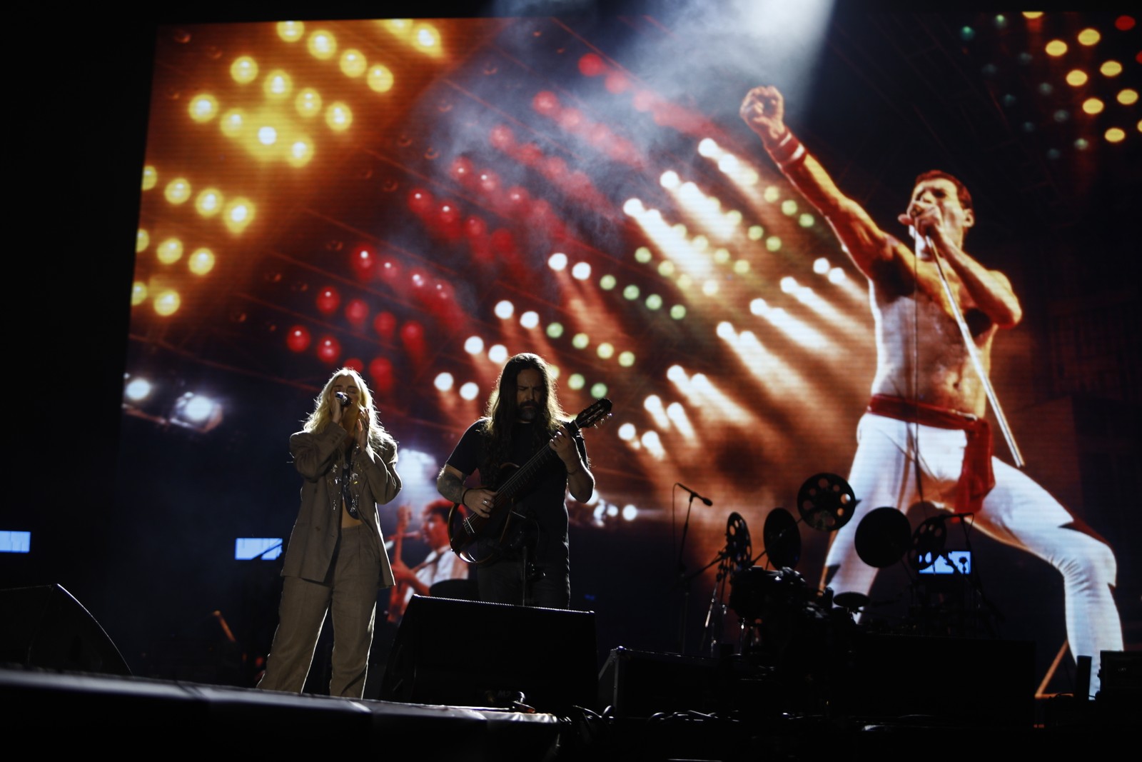 Luiza Sonza encerrou a homenagem cantando "Love of My Life", da banda britânica Queen  — Foto: Brenno Carvalho