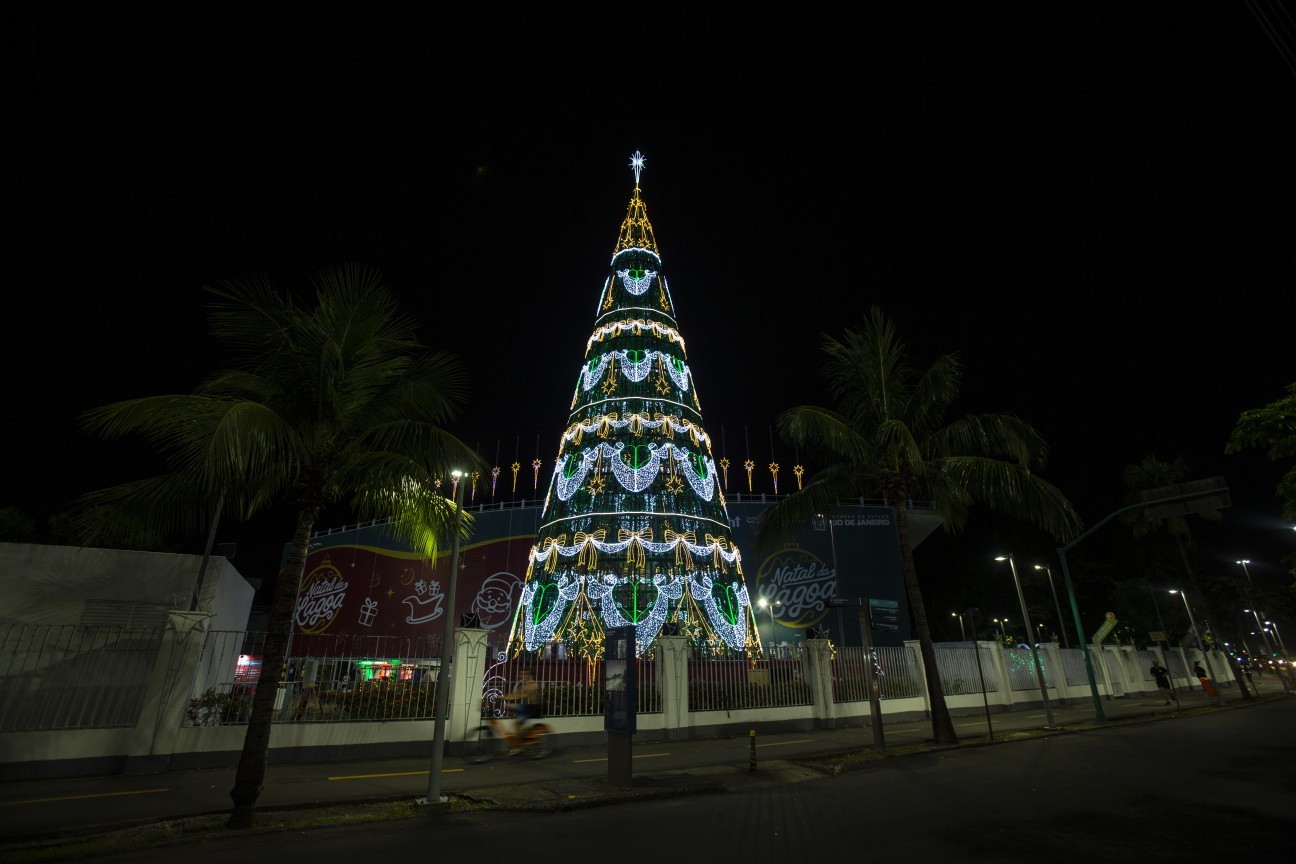 Natal da Lagoa: árvore de 32 metros no Lagoon — Foto: Alexandre Cassiano