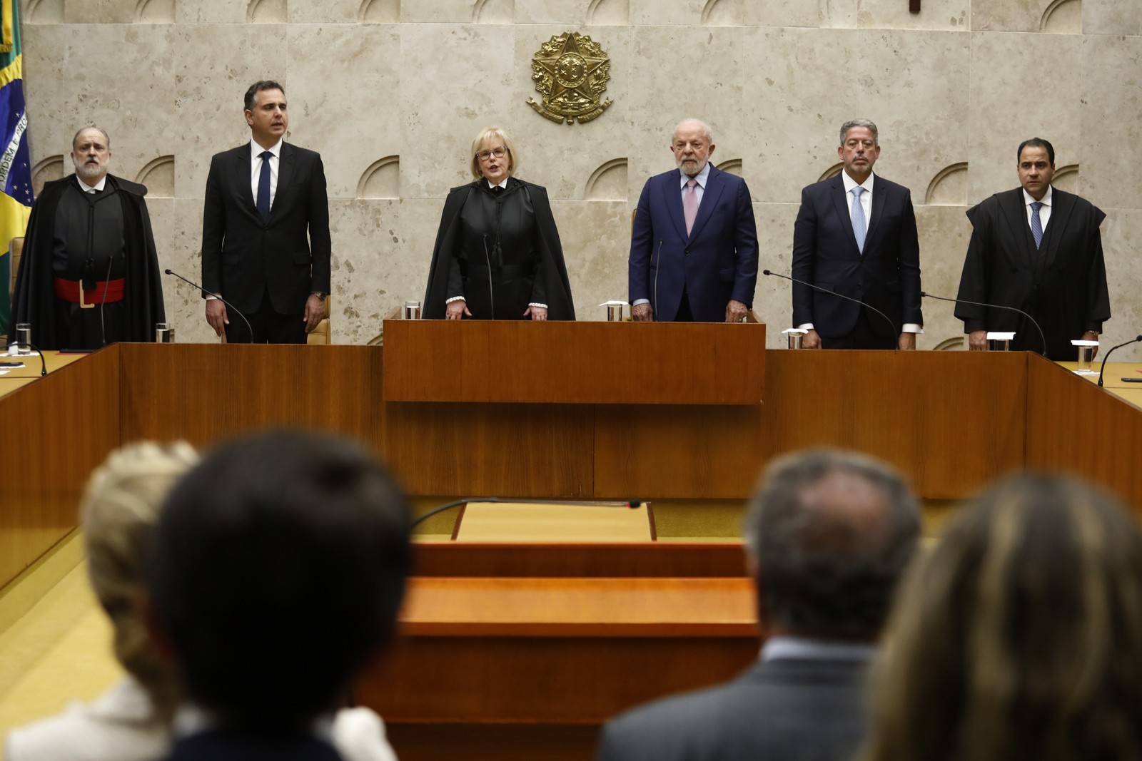 Rosa Weber (ao centro) durante a cerimônia desta quinta-feira — Foto: Cristiano Mariz