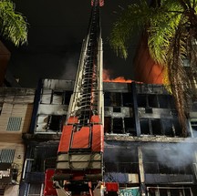 Ao menos 11 pessoas feridas foram resgatadas pelo Corpo de Bombeiros — Foto: Corpo de Bombeiros