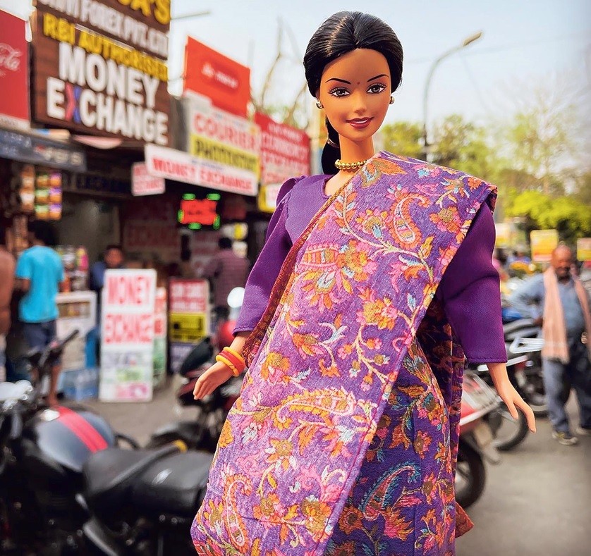 Barbie com roupa tipicamente indiana. Boneca é fenômeno em todo o planeta