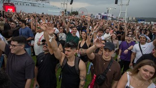 Público curte o primeiro dia de shows no festival de música The Town — Foto: Edilson Dantas / O Globo