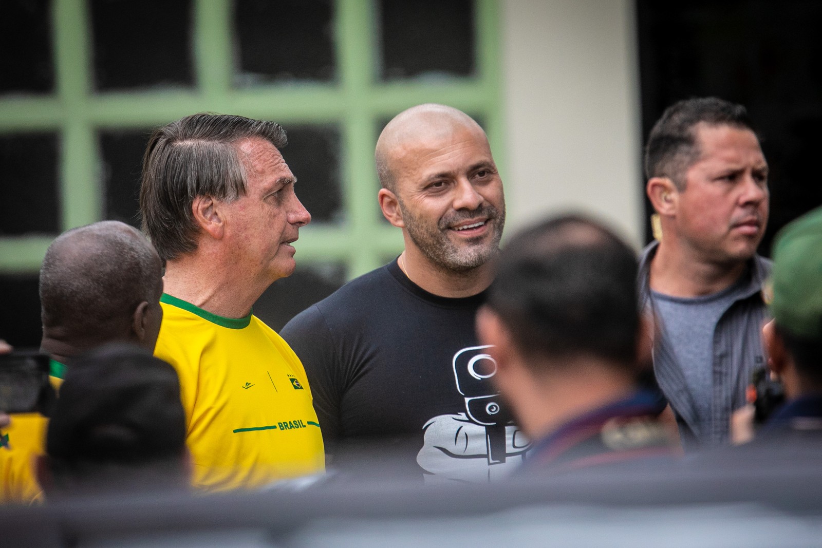  Jair Bolsonaro vota na Escola Municipal Rosa da Fonseca, Vila Militar — Foto: Brenno Carvalho / Agência O Globo.