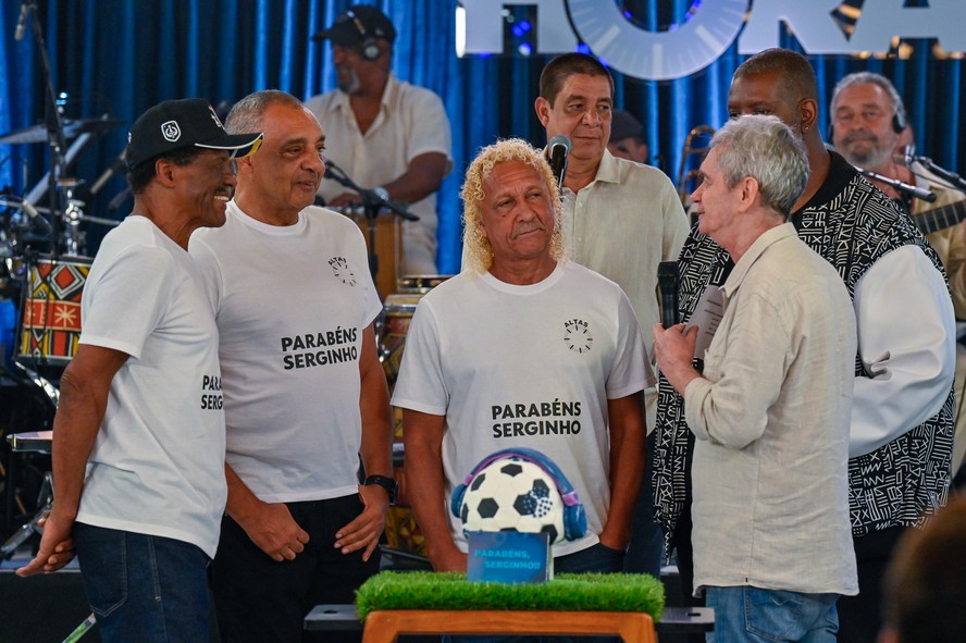 Serginho Groisman recebe os jogadores Basílio, Zé Maria e Biro-Biro no 'Altas horas'