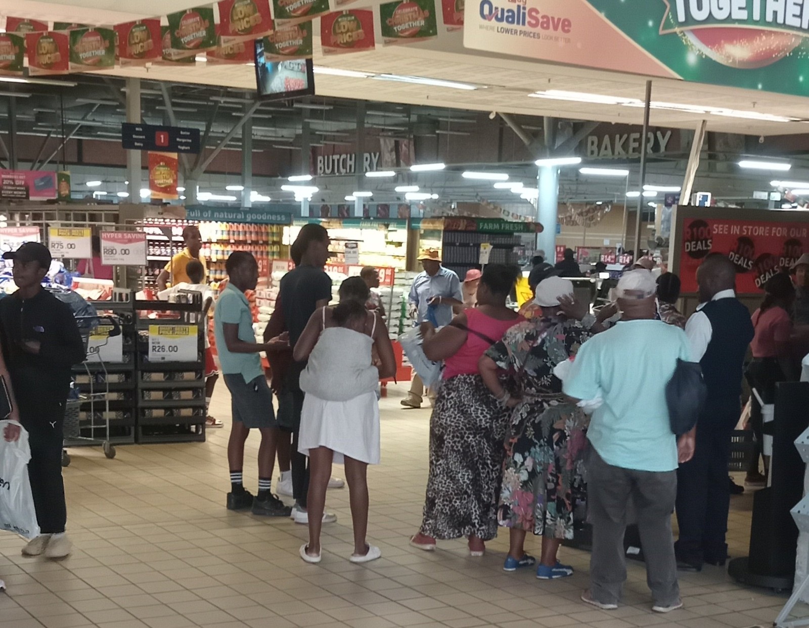 Shopping Maponya, em Soweto, África do Sul, tem filas na Black Friday — Foto: Reprodução/Twitter