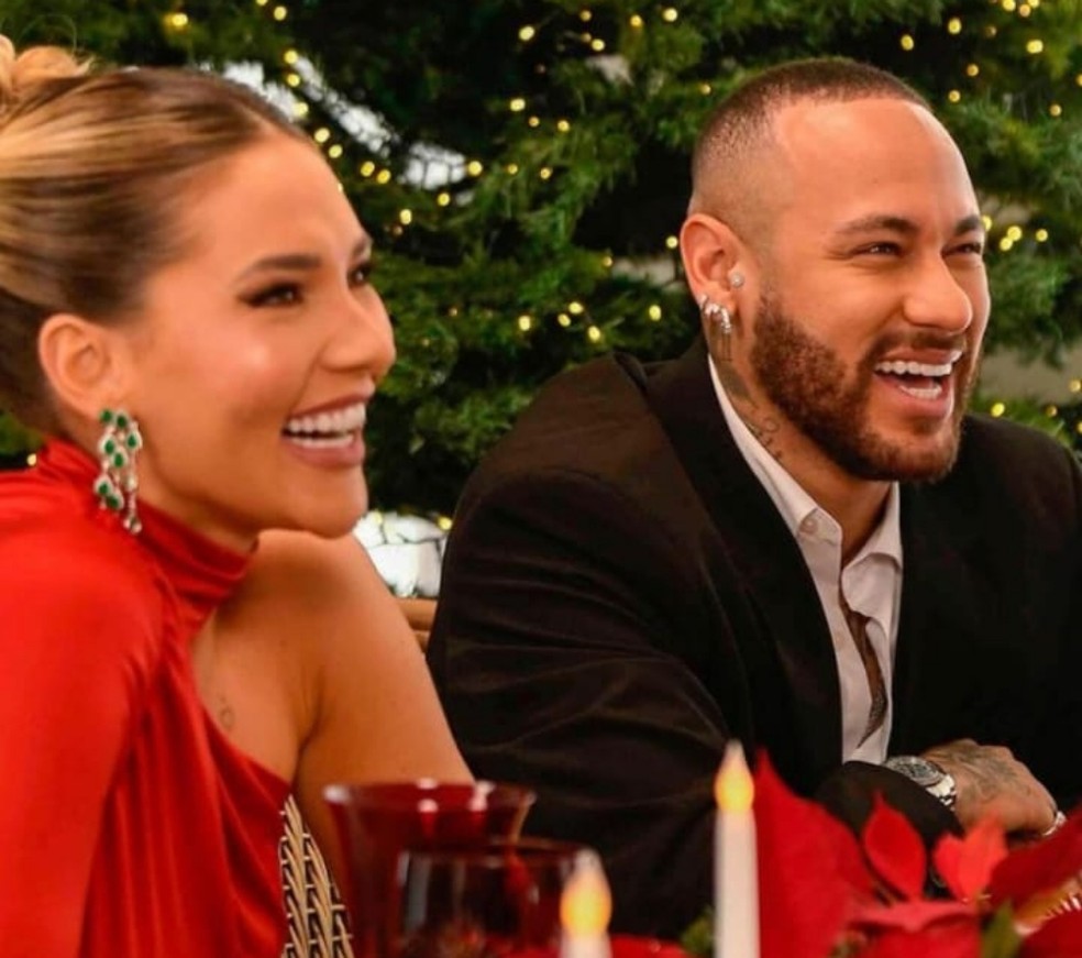 Virgínia Fonseca e Neymar Jr. em campanha de Natal — Foto: Reprodução Instagram