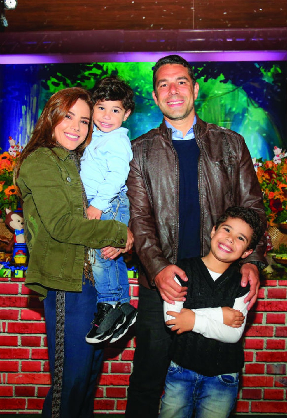 Marcus Buaiz e Wanessa Camargo com os filhos — Foto: Arquivo pessoal