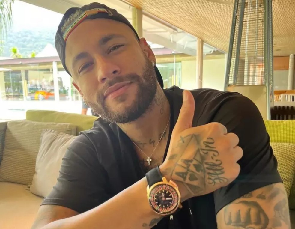 Relógio luxuoso de Neymar custa R$ 1,3 milhão — Foto: Reprodução Instagram