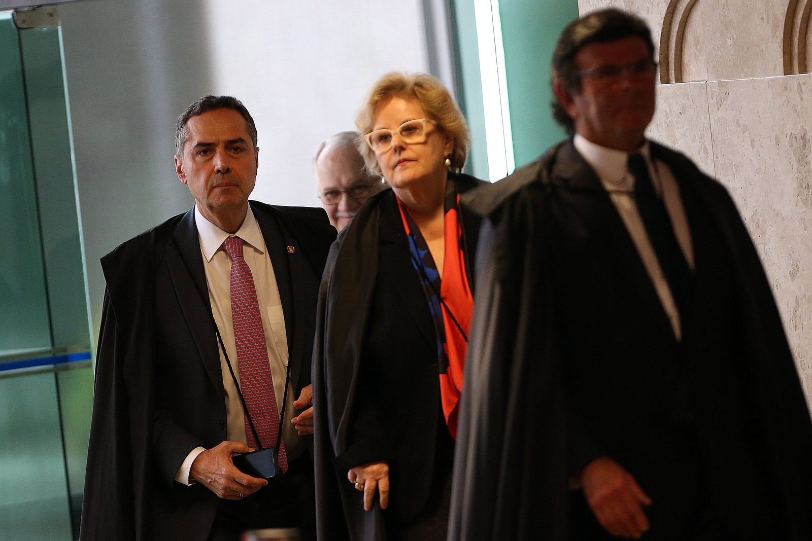 Ministros Luiz Edson Fachin, Luís Roberto Barroso, Rosa Weber, Luiz Fux, no Plenário do STF em 2017 — Foto: Aílton de Freitas / Agência O Globo