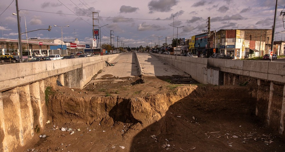 Obras de mergulhão são abandonadas na província de Burzaco — Foto: Sarah Pabst/Bloomberg