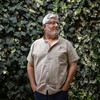 Gershon Baskin, ativista dos direitos humanos e negociador israelense, em sua casa, em Jerusalém - Tamir Kalifa/The New York Times