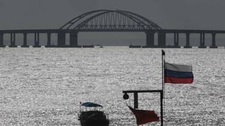  Ponte do Estreito de Kerch, que liga a Crimeia à Rússia — Foto: AFP