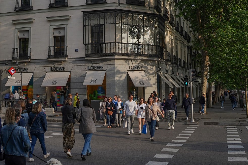 Lojas de luxo nas ruas do bairro de Salamanca, em Madri — Foto: Manaure Quintero/Bloomberg