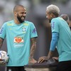 Dani Alves com Neymar na seleção - Divulgação CBF