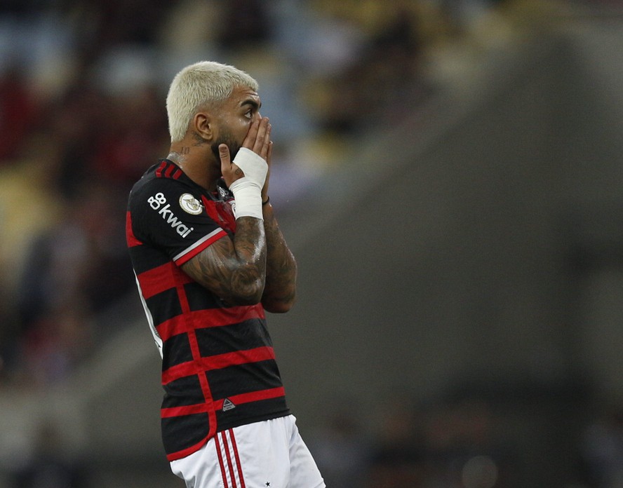 Gabigol fez um gol contra o Fortaleza, mas foi anulado por impedimento