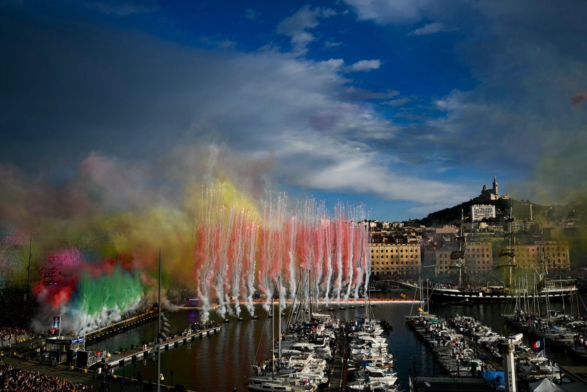 Chama Olímpica chega em Marselha, na França; veja fotos — Foto: CHRISTOPHE SIMON/AFP