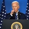 Biden tosse durante coletiva no término da Cúpula da Otan, em Washington - SAUL LOEB / AFP