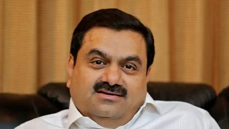 Gautam Adani e família - Em 2022, ele tem US$ 93 bilhões. Deve conquistar seu primeiro trilhão em 2025, aos 62 anosReprodução