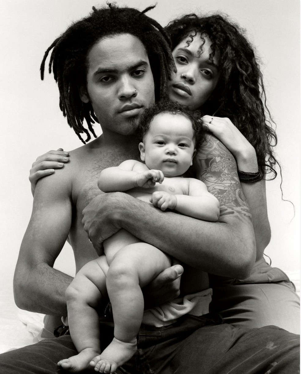 Lenny Kravitz, Lisa Bonet e a pequena recém-nascida Zoë, em 1988 — Foto: Reprodução/Redes sociais/Stephen Salmieri