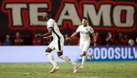 Botafogo goleia o Atlético-GO e reencontra o caminho da vitória após três partidas