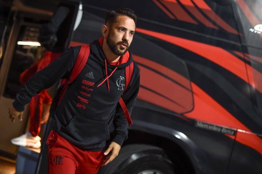 Everton Ribeiro tem contrato se encerrando no fim deste mês