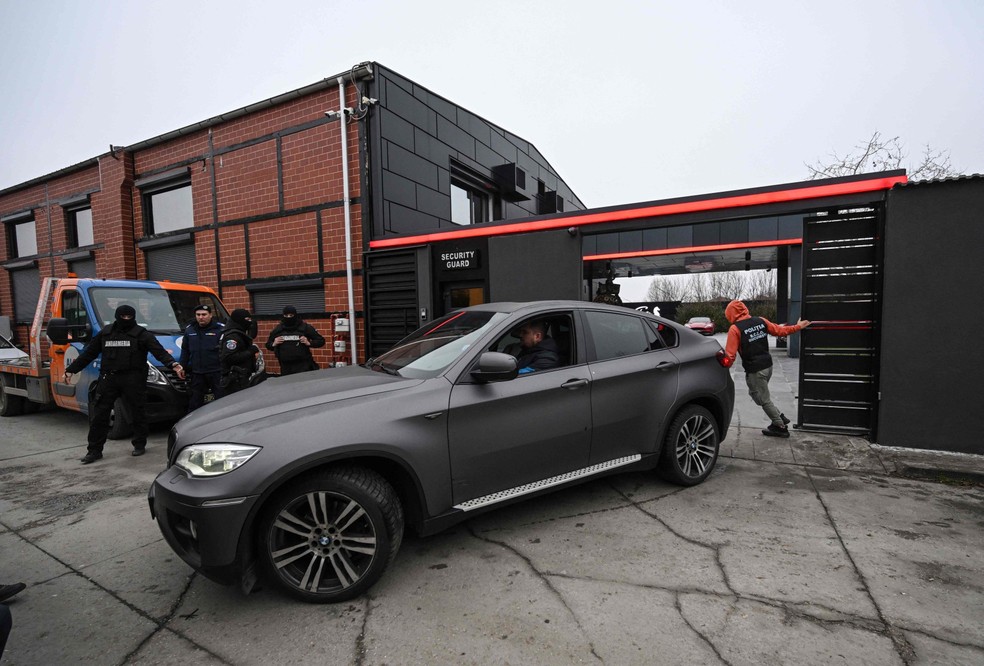  Carro de luxo de Adrew Tate é apreendido em Bucareste  — Foto: Daniel MIHAILESCU / AFP 