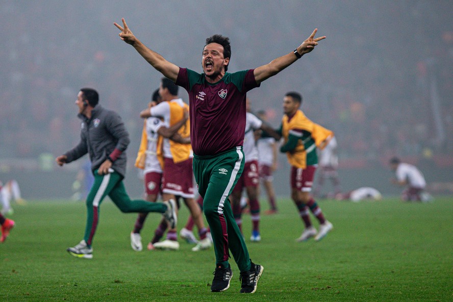 Fernando Diniz comemora classificação do Fluminense à final da Libertadores