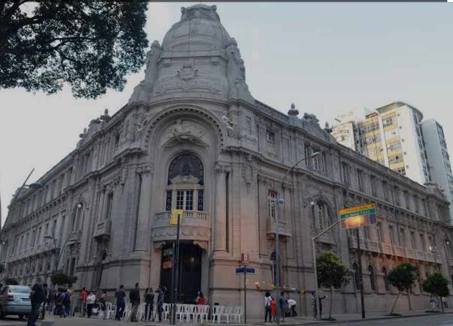 Em estágio avançado de deterioração, o edifício do antigo Dops fica na Rua da Relação, no Centro do Rio, e pode virar um centro de memória