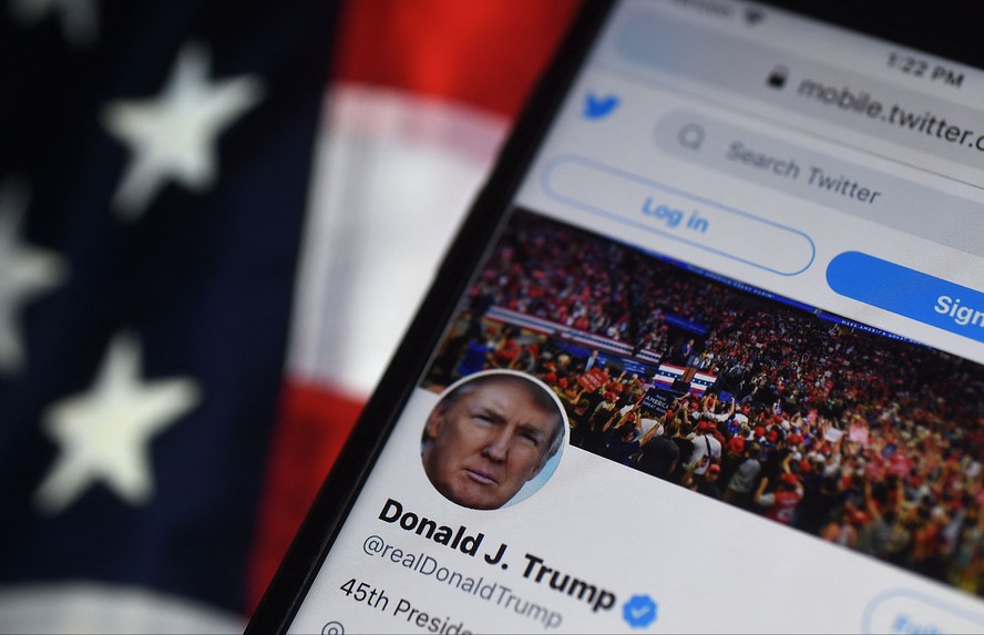 O perfil do ex-presidente Donald Trump no Twitter, que foi banido por violar termos de uso da plataforma