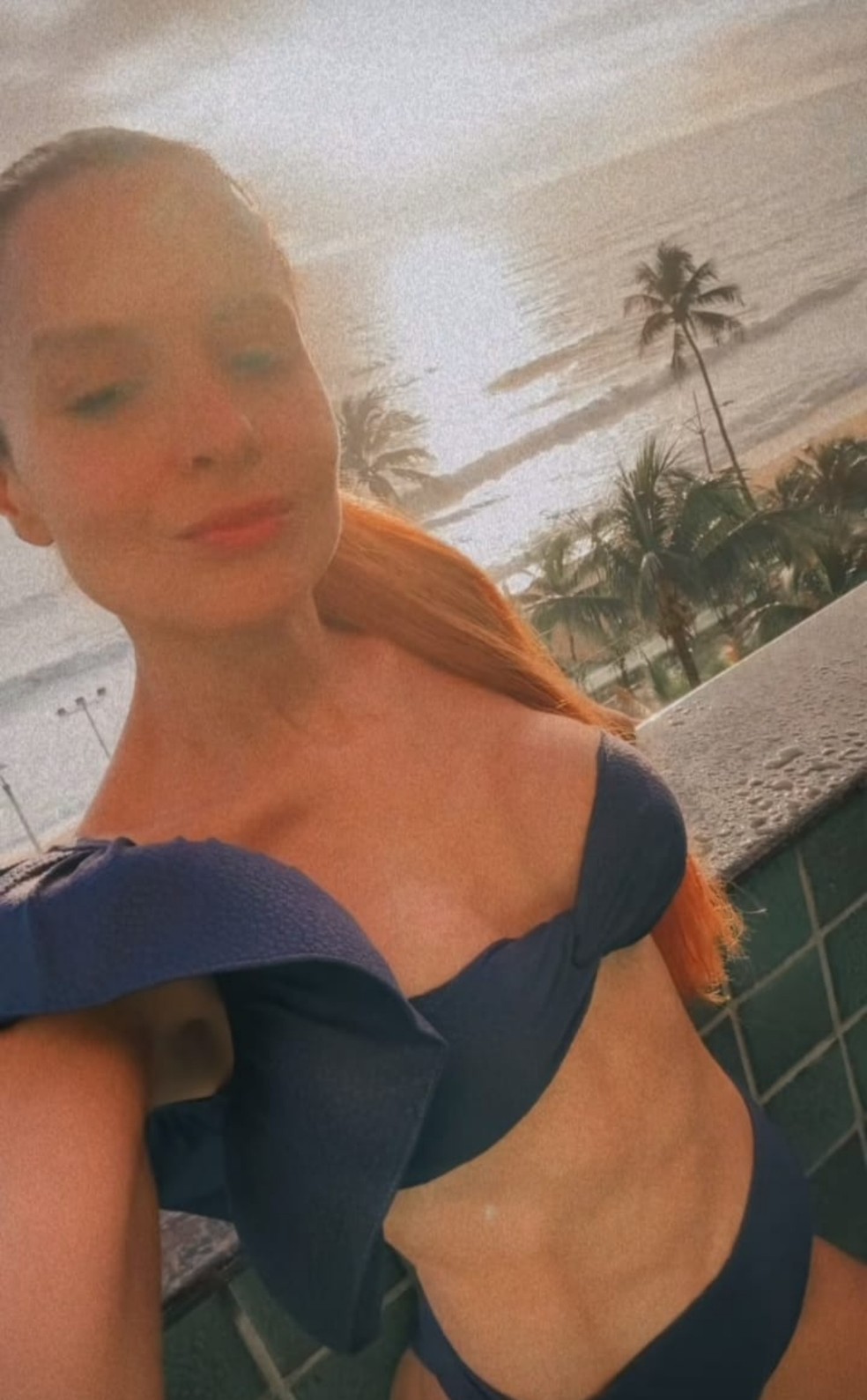 Maiara apostou deixou barriga à mostra em beachwear — Foto: Reprodução Instagram
