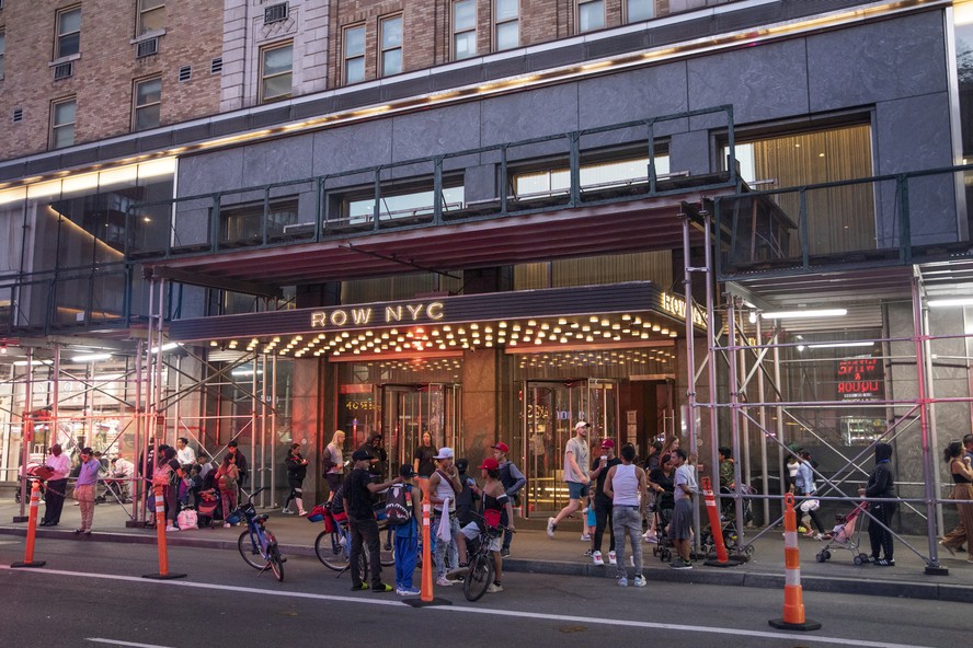 The Row, hotel na região da Times Square que participa do programa de abrigo a imigrantes recém-chegados a Nova York